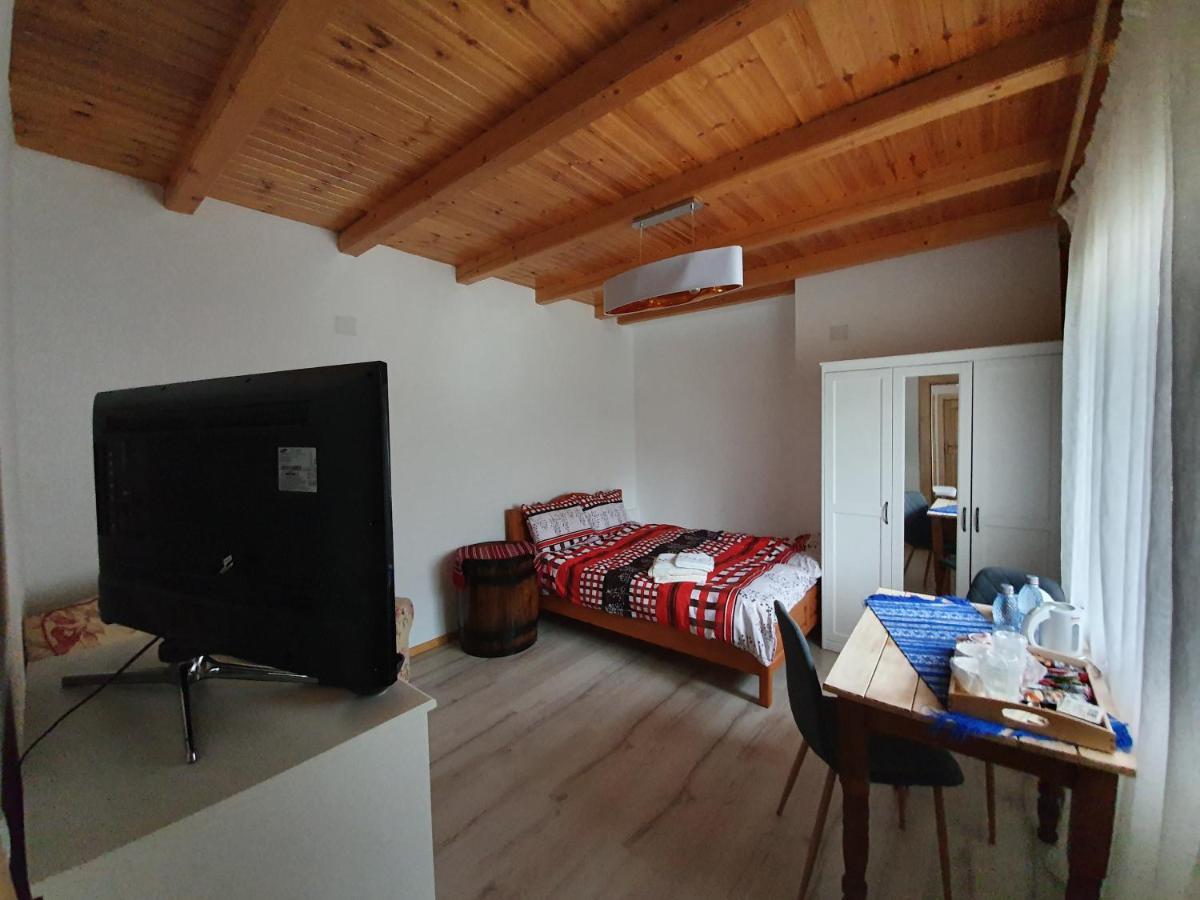 Hotel Casa Axa à Paraul Carjei Extérieur photo