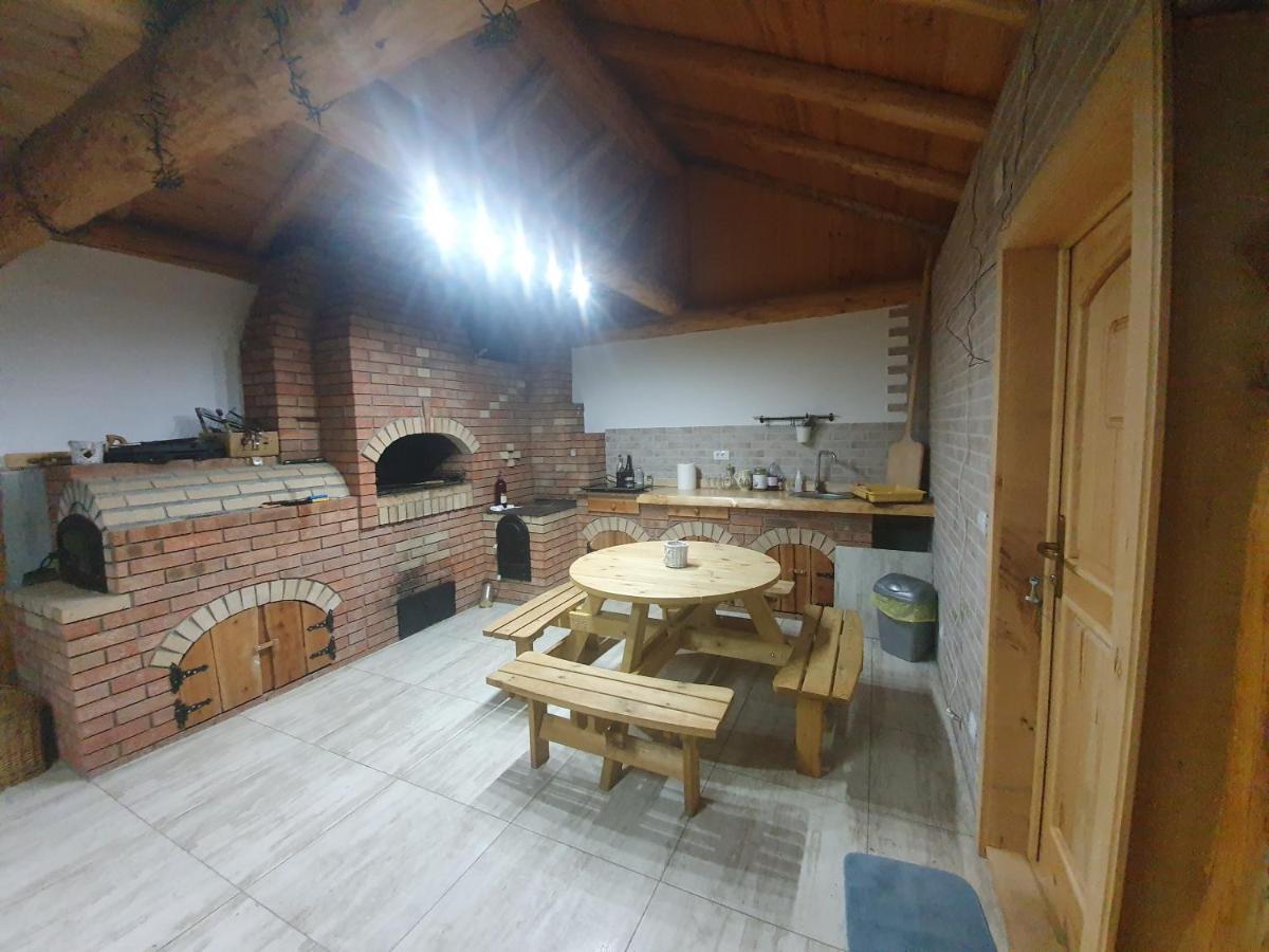 Hotel Casa Axa à Paraul Carjei Extérieur photo